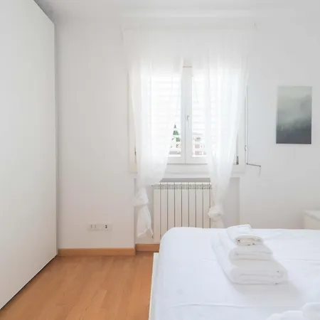 Appartement Loverhome 3 *