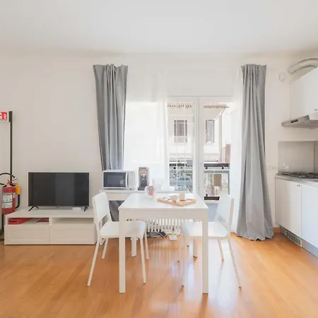 Appartement Loverhome 3 *
